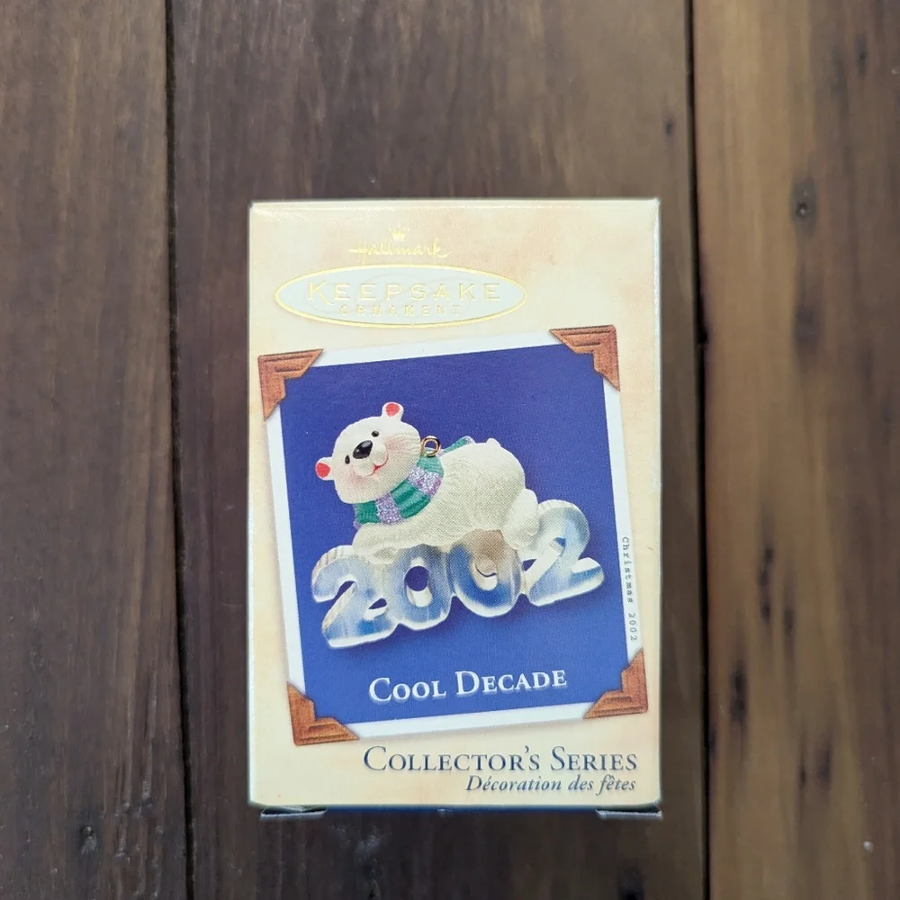 2002 Hallmark Keepsake Cool Decade Polar Bear 3rd‎ in Series Ornament Open Box